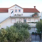Bodlovic - Zf Hvar * 赫瓦尔